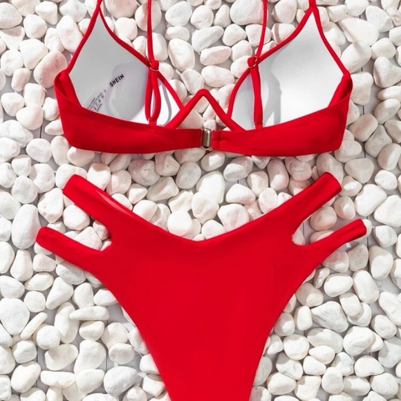 Red 2 piece bikini set with push up padding. Multiple sizes. - Picture 2 of 4
